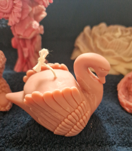 Cisne magestoso. Para o baby shower do seu filho. Como brinde de casamento, festividades. A vela mais mimosa que vai encontrar hoje. Cera de Soja. Sustentável e vegana. 